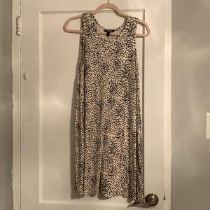 EXPRESS Casual Shift Dress in Ivory // Size Medium